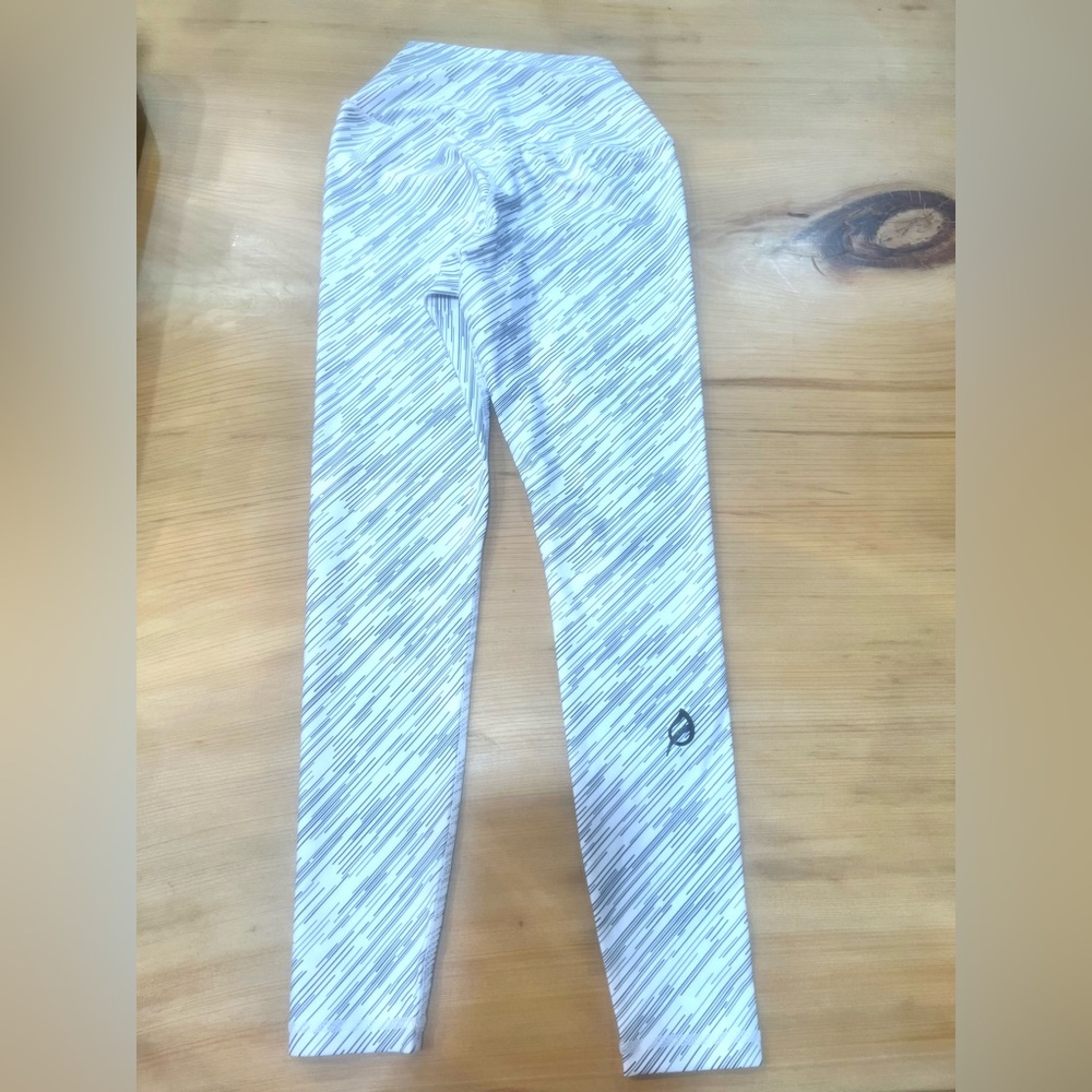 P’tula leggings. Size small. Never worn.